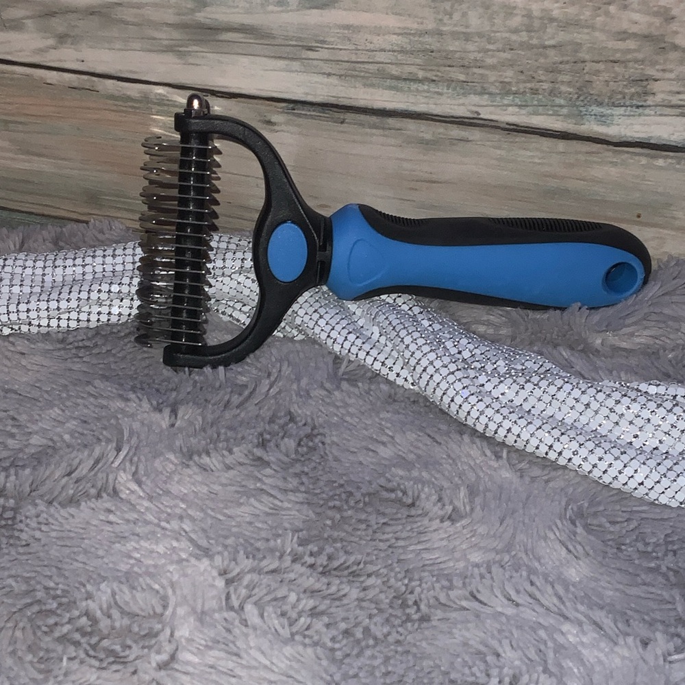 🌟Add-on🌟Blue and Black Grooming Tool